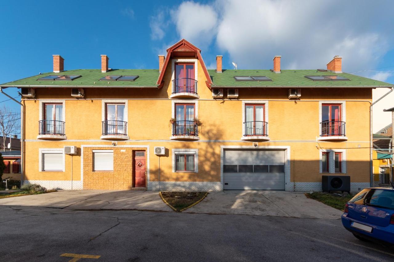 R Apartments Budapest Bagian luar foto