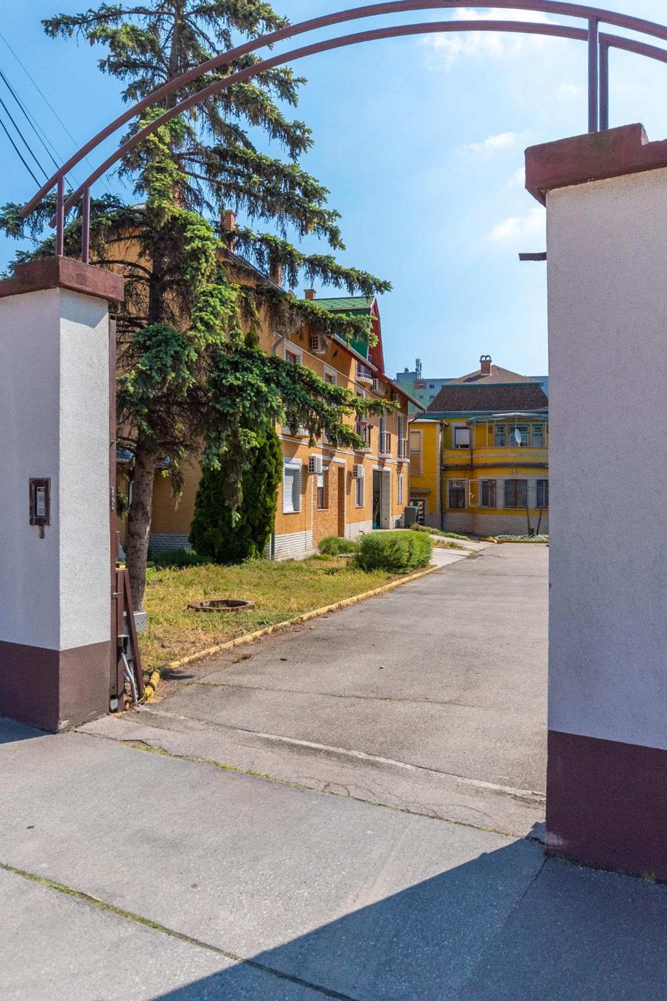 R Apartments Budapest Bagian luar foto